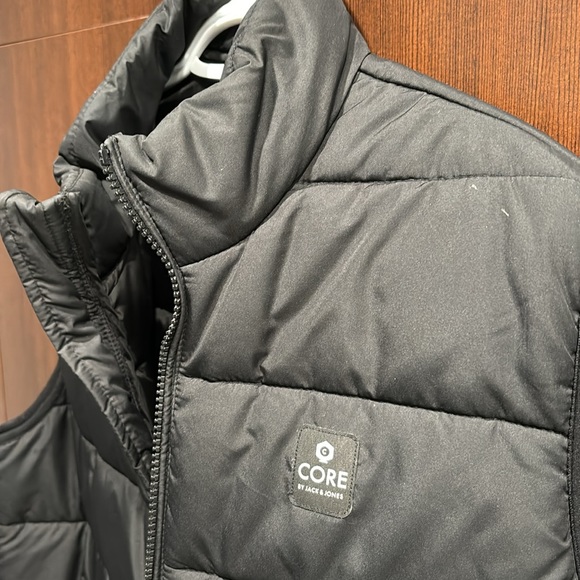 Jack & Jones puffer Vest - Picture 3 of 4